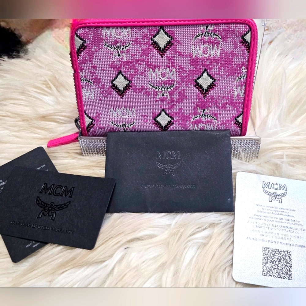 BNWT MCM HOT PINK ZIP AROUND WALLET